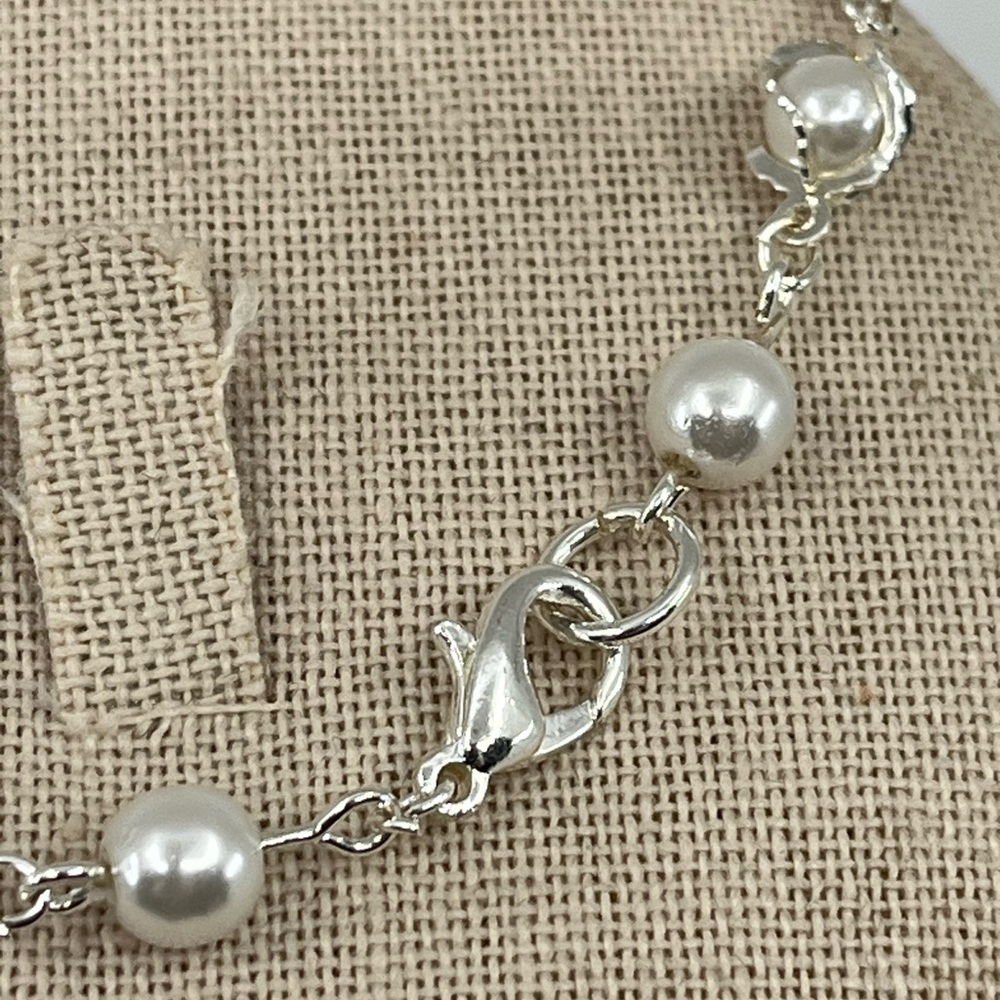 Vintage Silver Tone Pearl Bead Bracelet – 8" Length, Elegant Shine - Picture 3 of 13